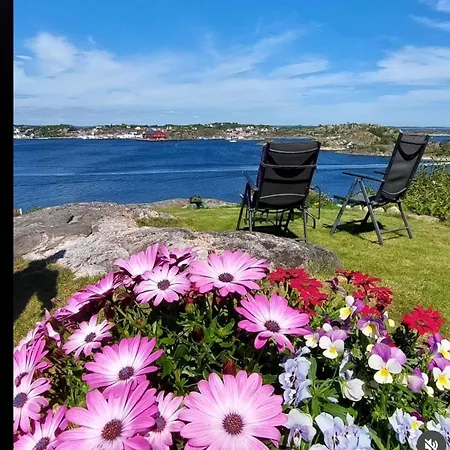 Charming By The Sea With Beautiful View Nyaraló