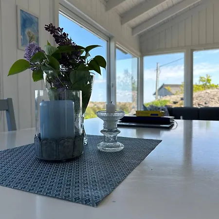 Charming By The Sea With Beautiful View Nyaraló